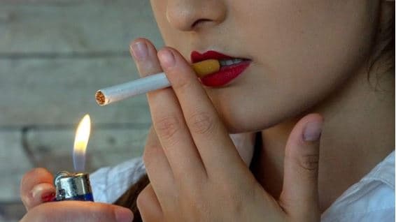 Pirja e duhanit ju bën të plakeni më shpejt