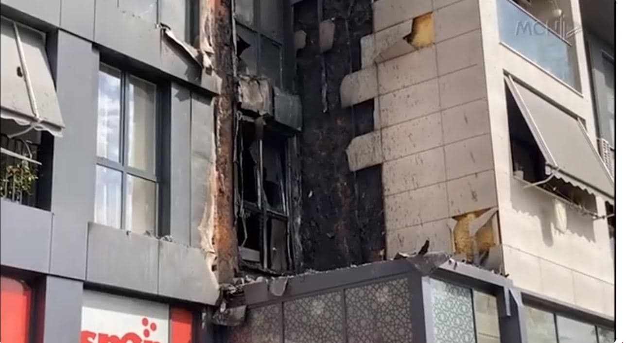 Hi e pluhur pas zjarrit. Ekspertët: Problem lidhjet elektrike dhe materialet e ndërtimit
