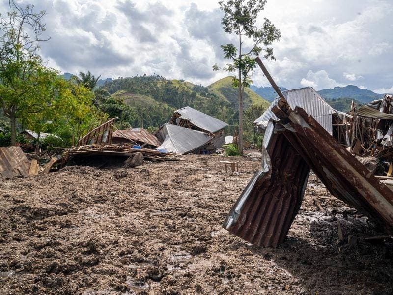 Rrëshqitje dheu nga shirat e rrëmbyer, 17 të vdekur në Kongo