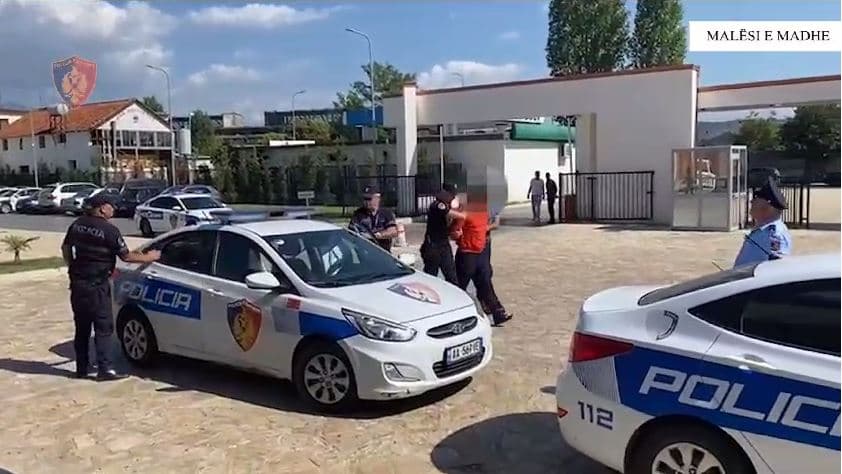 Plagosi me armë zjarri një 30-vjeçar, pranga 55-vjeçarit në Malësi të Madhe