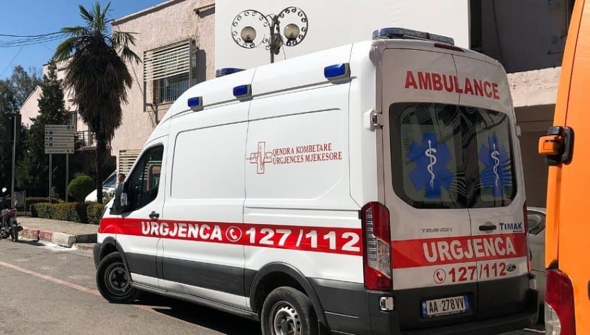Konflikt mes dy adoleshentëve, 16-vjeçari përfundon në spital