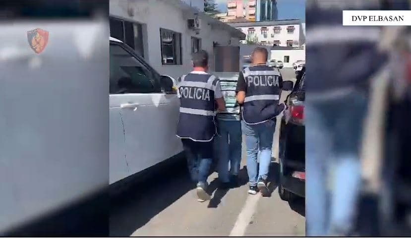 “Tempulli”/ Në kërkim për drogë, arrestohet i riu në Elbasan