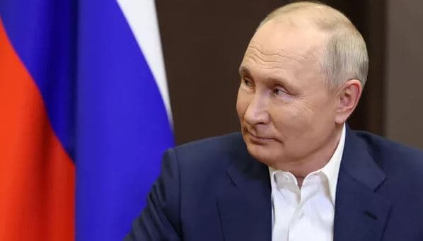 Putin do të takojë ministrin e Jashtëm kinez në Shën Petersburg