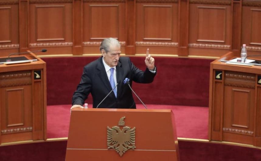 Reforma zgjedhore/ Berisha shigjeton Alibeajn: Doni ta mbani peng që të votojë për rrogën e bashkëshortes