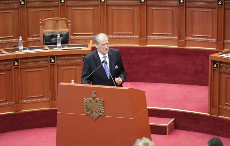 Shkresa e Bardhit s’u lexua nga Felaj/ Berisha: E shëmtuar! S’ka ndodhur kurrë që njëra palë t’i diktojë tjetrës përfaqësimin