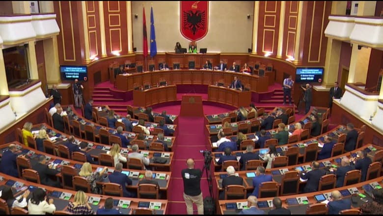 Aleanca për Ndryshim ndryshon kreun e grupit, detyra i besohet Dashamir Shehit