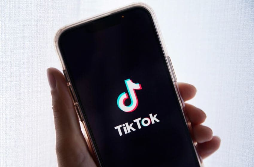TikTok, etiketa për të identifikuar përmbajtjen e krijuar nga inteligjenca artificiale 