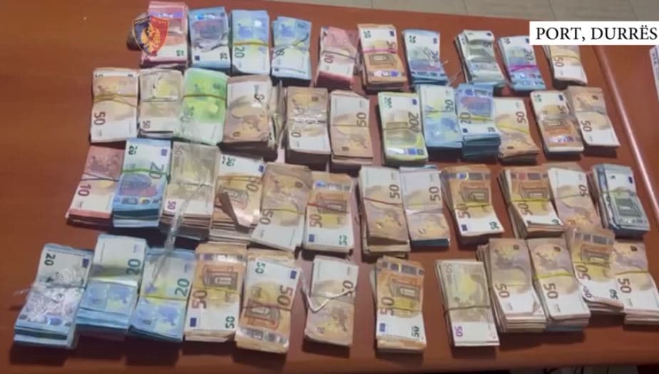 Një person kapet në portin e Durrësit me 251 mijë euro dhe medikamente të padeklaruara 