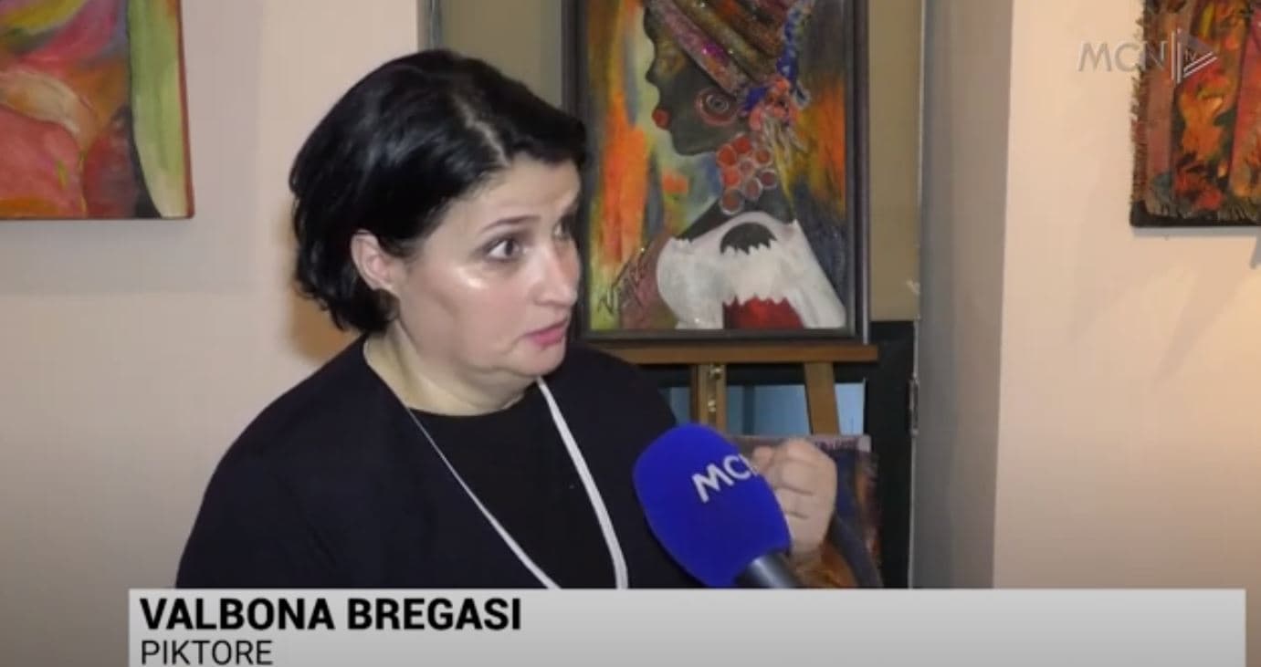 “Frymëzim i vonë”, ekspozita në zenit/ U bë piktore pas humbjes së të shoqit (VIDEO)
