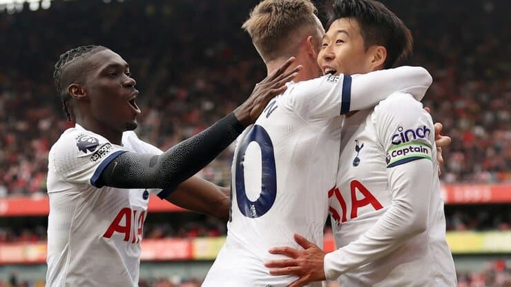 Arsenali dhe Tottenhami ndajnë pikët mes katër golave, Liverpool nuk fal