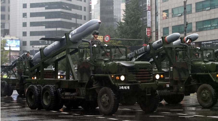 Koreja e Jugut shfaq raketa, drone dhe tanke në paradën e rrallë ushtarake