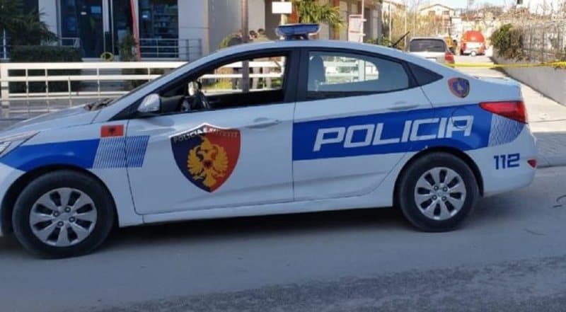 Vodhi një makinë në Fier, ndalohet 14-vjeçari, autor edhe i 3 vjedhjeve të tjera