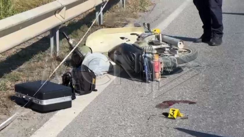 Trajleri përplas motorin në aksin Lezhë-Laç, plagoset rëndë një person