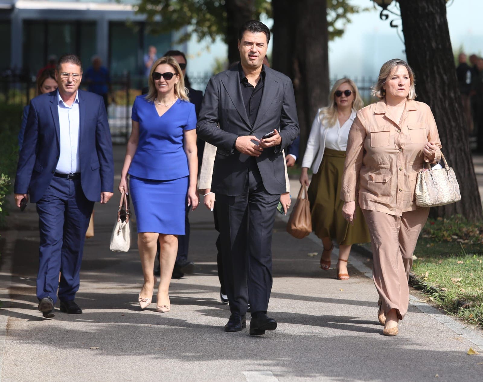 11 deputetë të përjashtuar nga PD-ja zyrtare, Basha vë në dijeni kryeparlamentaren Nikolla