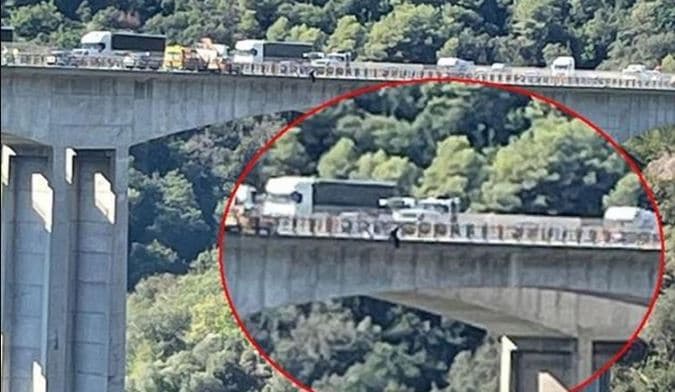 Lojtari i Nice kërcënon me vetëvrasje nga ura 100 metra e lartë