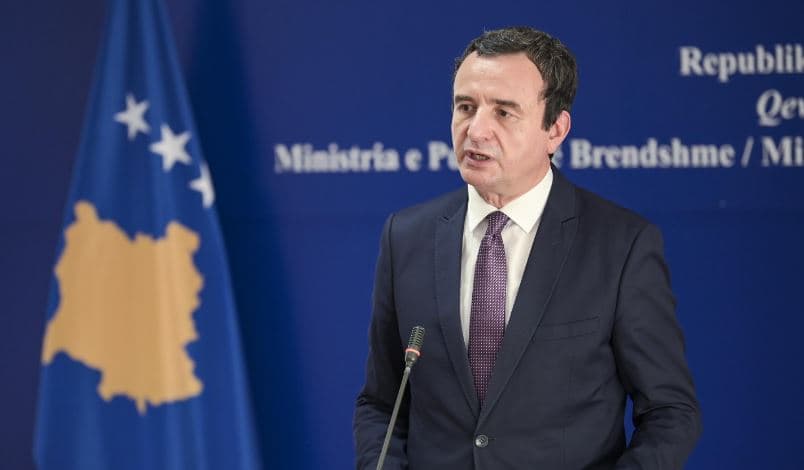 Qeveria e Kosovës: Serbia ka vendosur afër kufirit artilerinë e rëndë. I bëjmë thirrje Vuçiçit të tërhiqet!