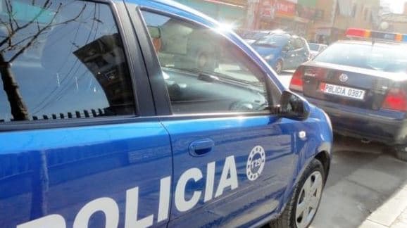 Shpërndante drogë afër shkollave, arrestohet 23-vjeçari në Tiranë