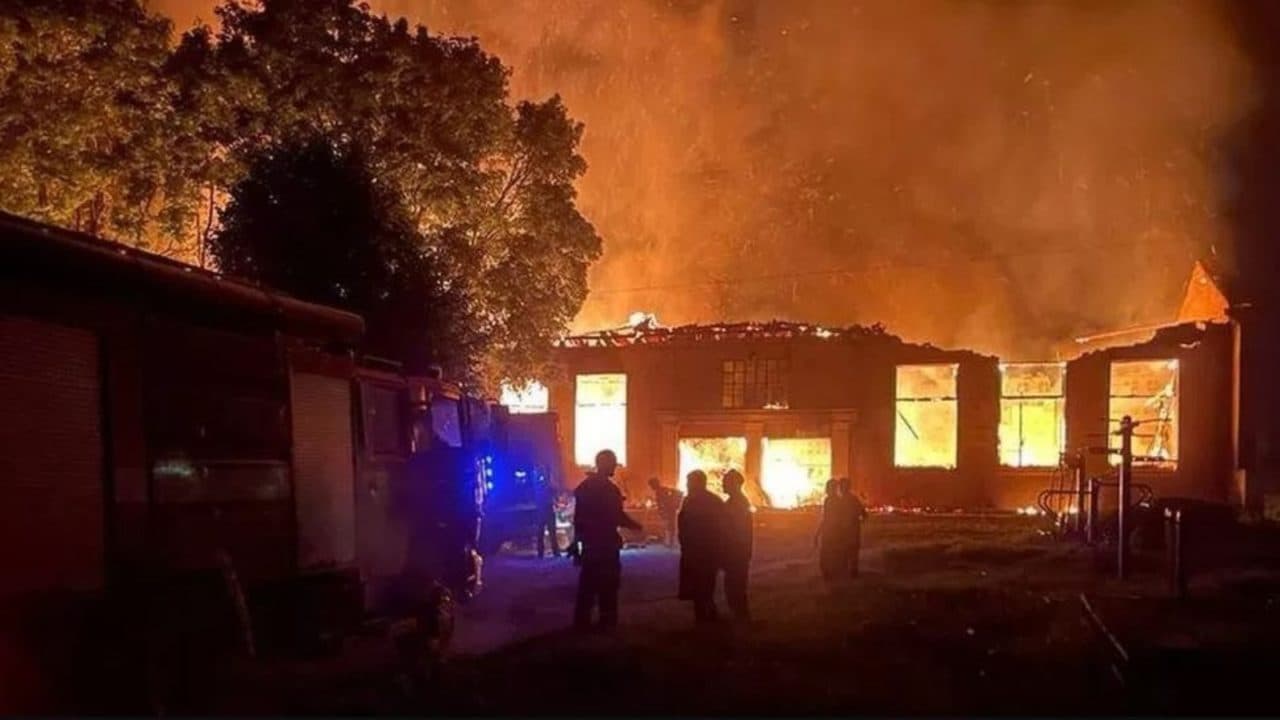 Sulm masiv me dronë në Odessa, përfshihen nga flaket magazinat e grurit