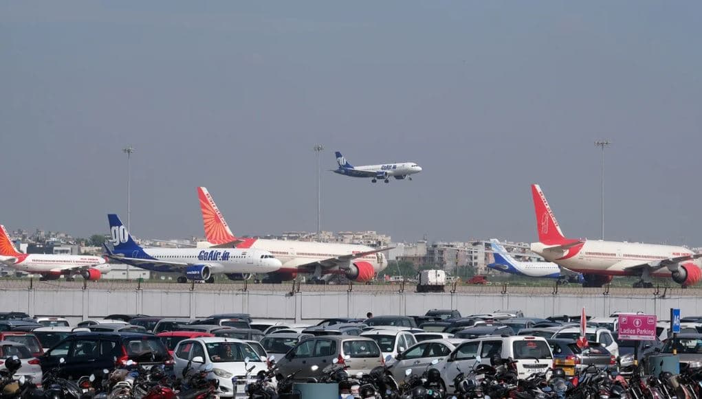 India propozon që pilotët dhe stjuardesat të ndalojnë përdorimin e parfumit
