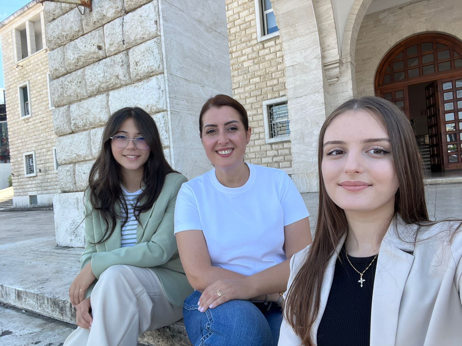Manastirliu uron studentët dhe pedagogët për vitin e ri akademik: Dija, çelësi që i bën ëndrrat realitet