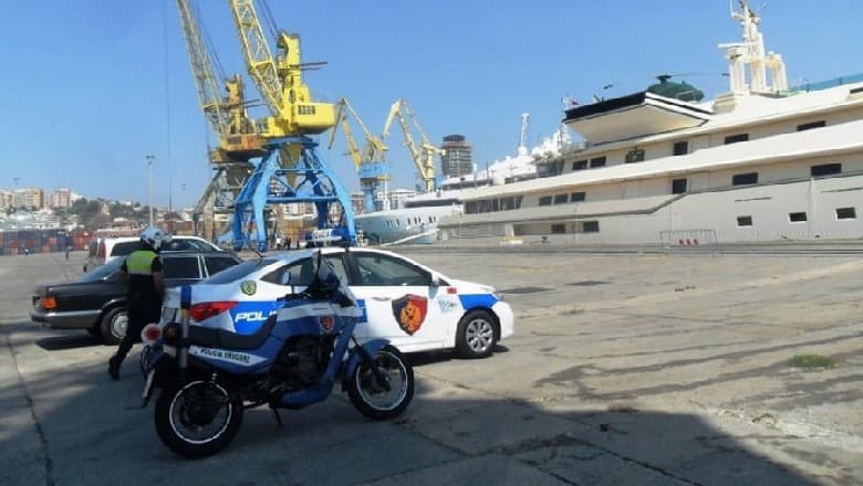 Ndihmoi 39-vjeçaren me pasaportë falas, arrestohet kosovari në Portin e Durrësit
