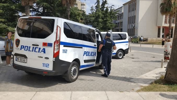 Ndezi zjarr për të djegur barishte në tokën e tij, por për pasojë u dogjën 200 rrënjë ullinj, arrestohet 66-vjeçari në Dimal