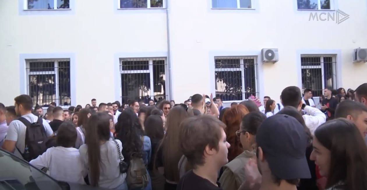 Mjekësia bojkoton mësimin. Ligjin do e çojmë në gjykatë, nuk pranojnë punësimin me detyrim