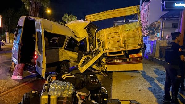Aksidentohet autobusi me turistë në Turqi, 1 e vdekur dhe 11 të plagosur