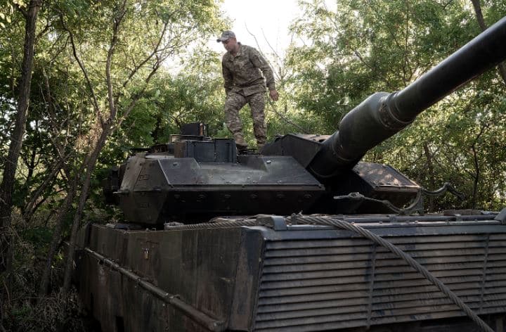 Ukraina merr tanket e para të rinovuara nga Polonia