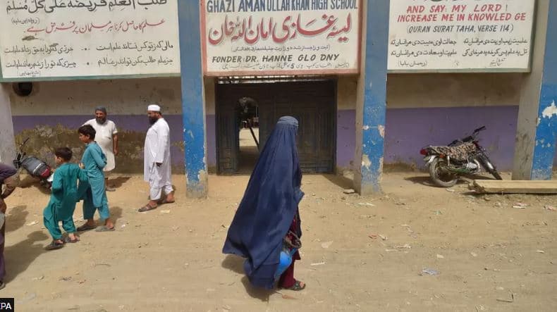 Pakistani urdhëron azilkërkuesit afganë të largohen nga vendi deri në nëntor