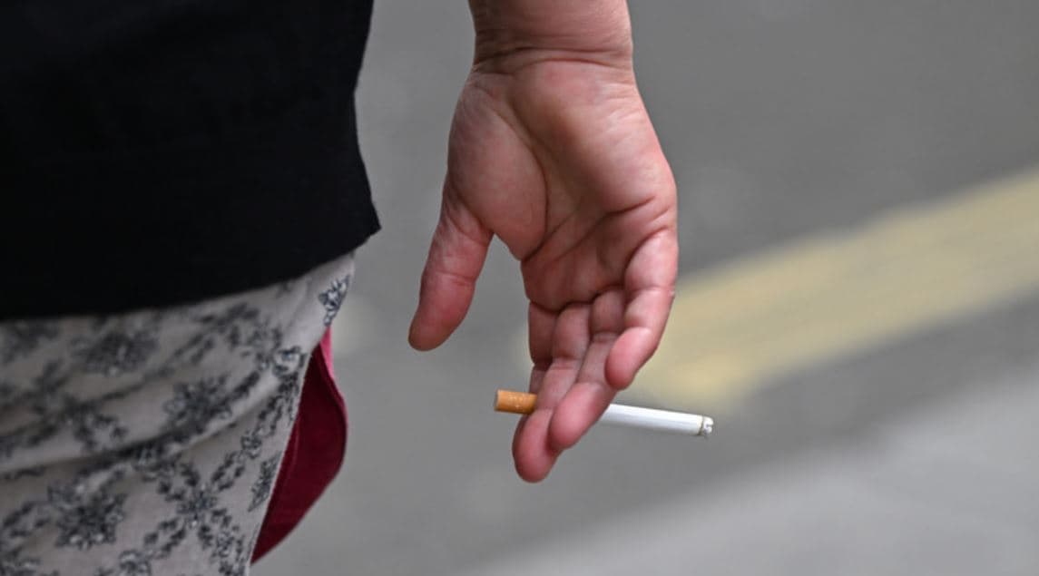 Britania prezanton planin për të eliminuar duhanin deri në 2040-ën