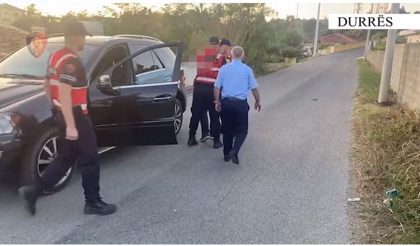 Emri/ Bagazhin e makinës plot me thasë me kanabis, arrestohet 42-vjeçari në Durrës