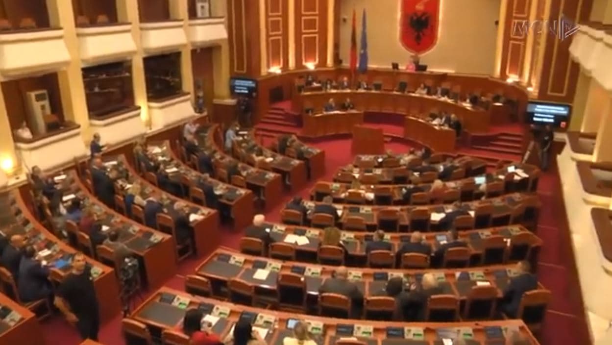 Rezoluta për Kosovën “përplas” deputetët. Berisha: Rama në sintoni të plotë me Vuçiç