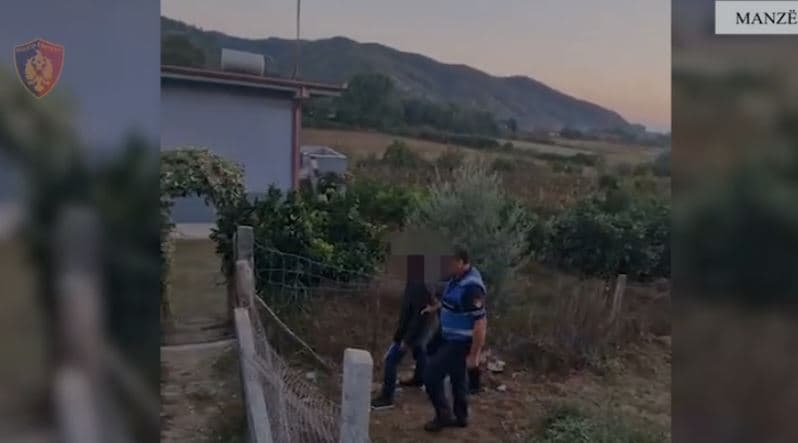 Durrës/ Arrestohet 54-vjeçari në Manzë, mbante armë dhe municione në shtëpi