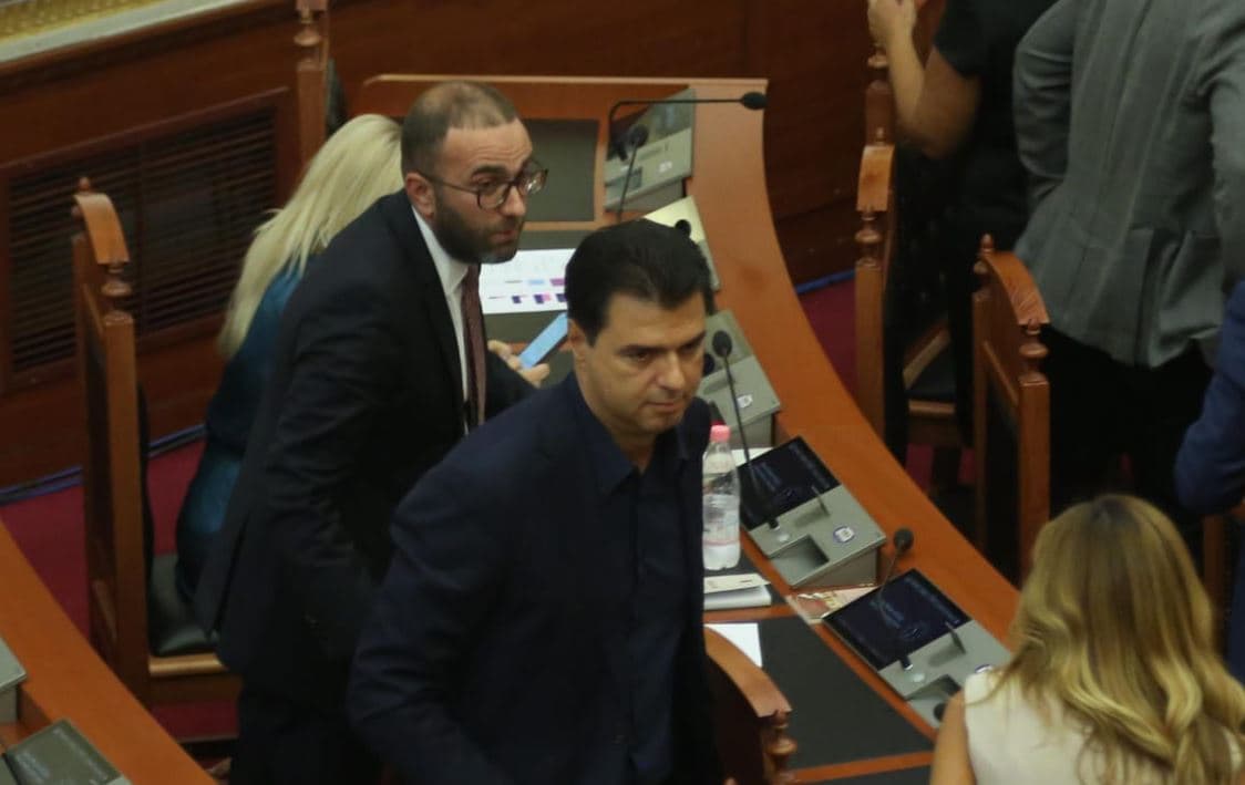 Bardhi përplaset me Bashën: Ke marrë dy kate në një kullë. Kryetar i vetëshpallur që ke vetëm tre veta që të vijnë pas 
