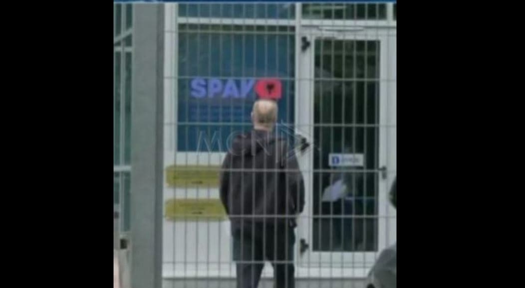 Afera e pronave të ushtrisë/ Bashkëshorti i Olta Xhaçkës paraqitet në SPAK (VIDEO)