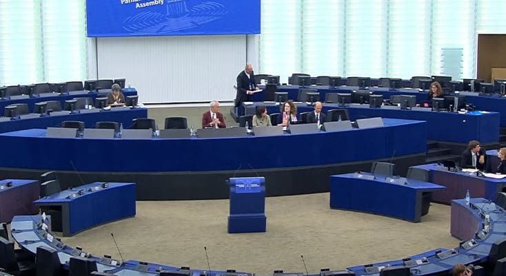 Dënohet sulmi terrorist në Banjskë, Asambleja e KE-së kërkon rikthim të palëve në dialog