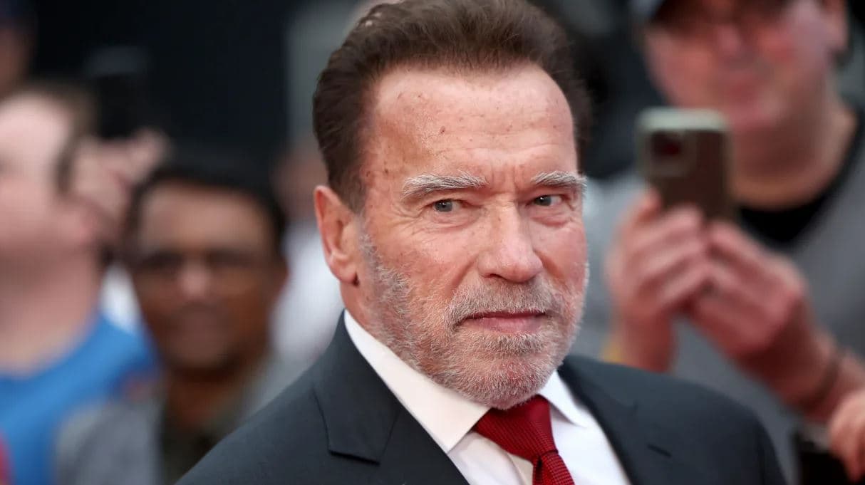 Arnold Schwarzenegger "pranon" plakjen