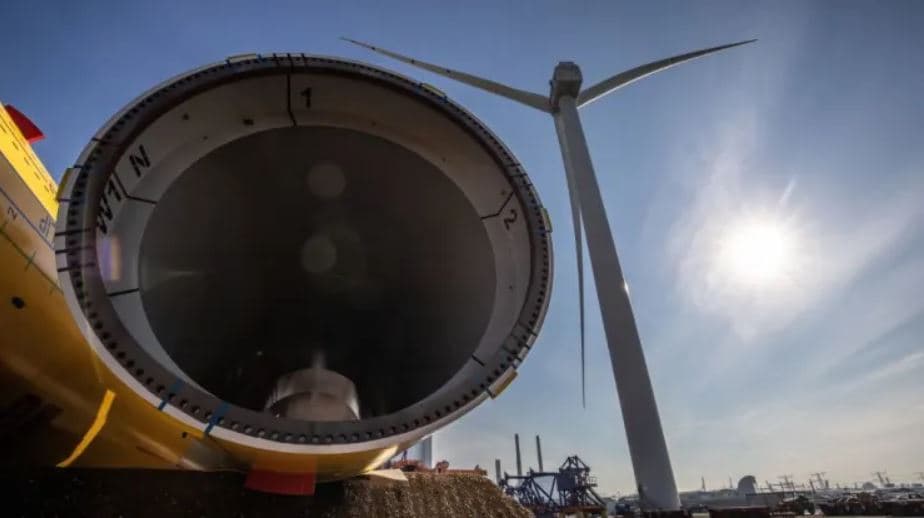 Ferma më e madhe e erës në det të hapur prodhon energjinë e saj të parë