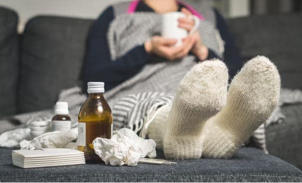 Studimi: Njerëzit mund të vuajnë 'ftohje të gjata' më shumë se katër javë pas infektimit
