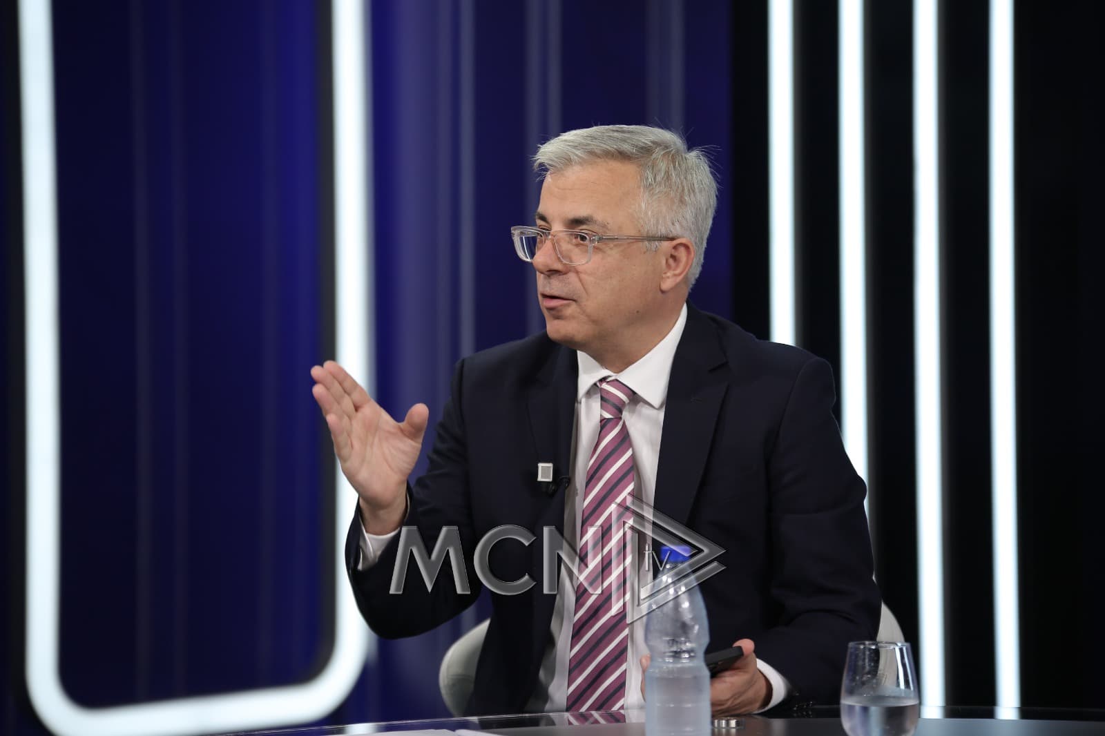 Sejamini: Rama ka luksin të merret me politikën e jashtme, se brenda pushteti nuk i rrezikohet