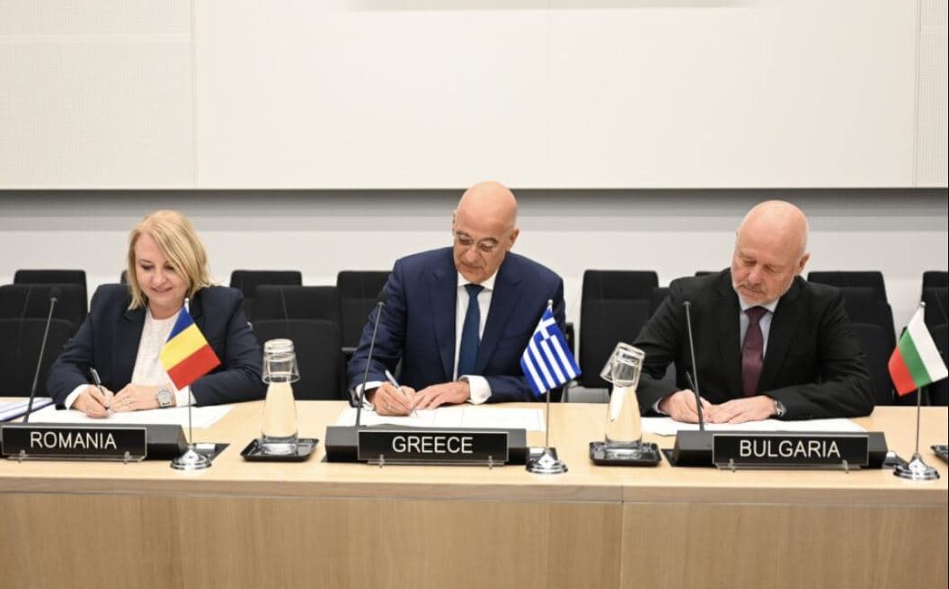 Greqia, Bullgaria dhe Rumania nënshkruajnë për të zgjeruar rrjetin e tubacioneve të NATO-s