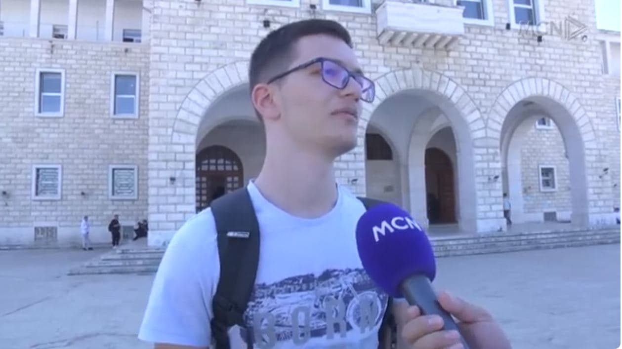 Studentët, pro dhe kundër protestës. Të përçarë për ligjin që mban mjekët në Shqipëri