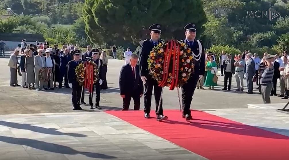 Veteranët të pakënaqur me politikën/ Homazhe për ditën e çlirimit të Vlorës dhe Fierit (VIDEO)
