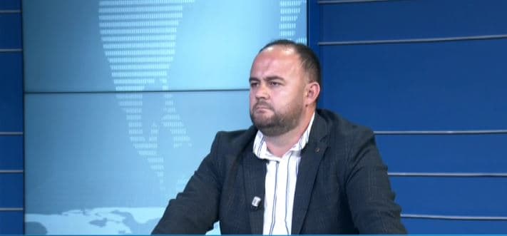 Kume: Propozimi për një parti të re ka ardhur nga deputetët e grupit të Bardhit. PD-ja e Bashës po diskuton paketën që synon ta bëjë Shqipërinë me 1 rajon