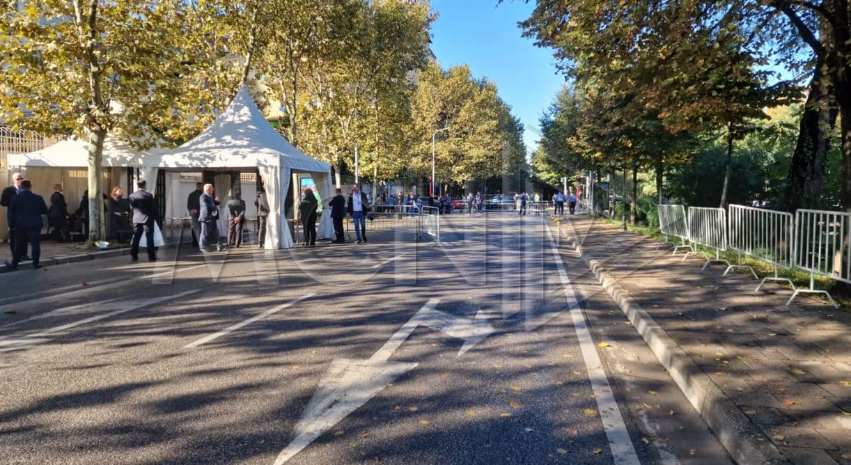 Samiti i Procesit të Berlinit, ngrihet një pikë kontrolli tek ish-ambasada ruse (VIDEO)