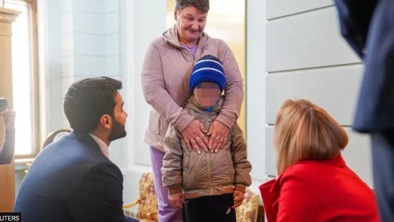 Rusia kthen në atdhe katër fëmijë ukrainas të rrëmbyer