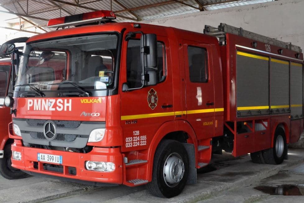 Përfshihet nga flakët banesa në Vlorë