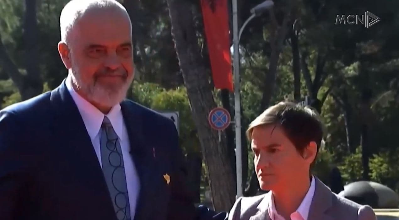 Brnabiç, vizitë turistike në Tiranë/ Vuçiç merr qeverinë në vizitën zyrtare në Kinë (VIDEO)