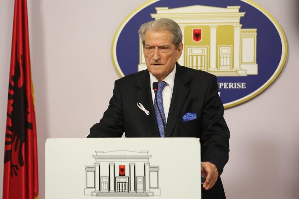 Berisha: Rama akte të papranueshme për popullin dhe opozitën. Një grup i vogël deputetësh të PD, në greminën e turpit